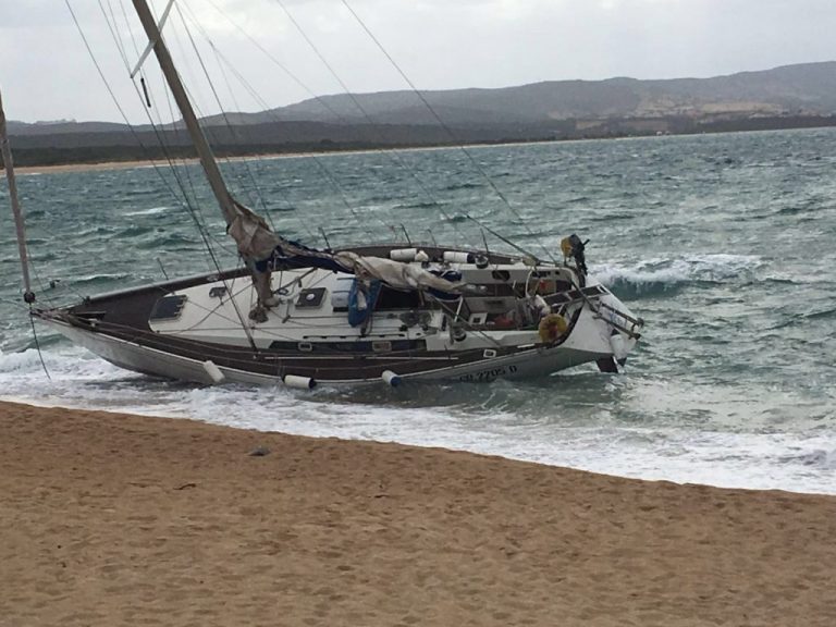 boat-beached-sardinia