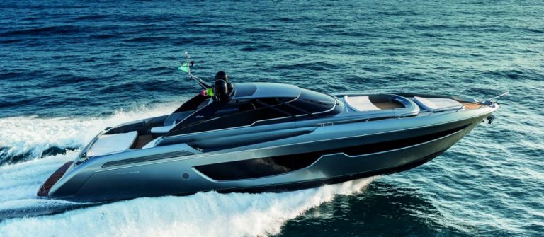 The New Riva Bahamas 76Ph: Guido Cantini / SeaSee.com