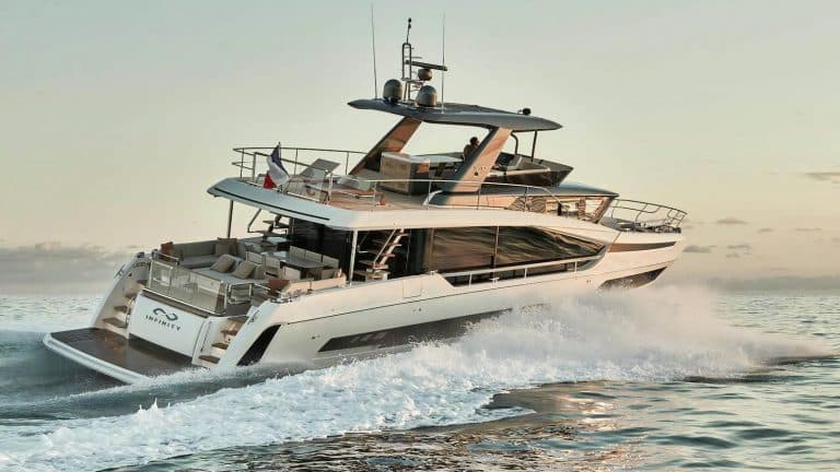 PRESTIGE YACHTS-BEI-FLOSSEN