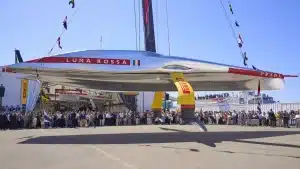 Lanzamiento de Luna Rossa Prada Pirelli, el nuevo AC75 inaugura la «Edad de Plata