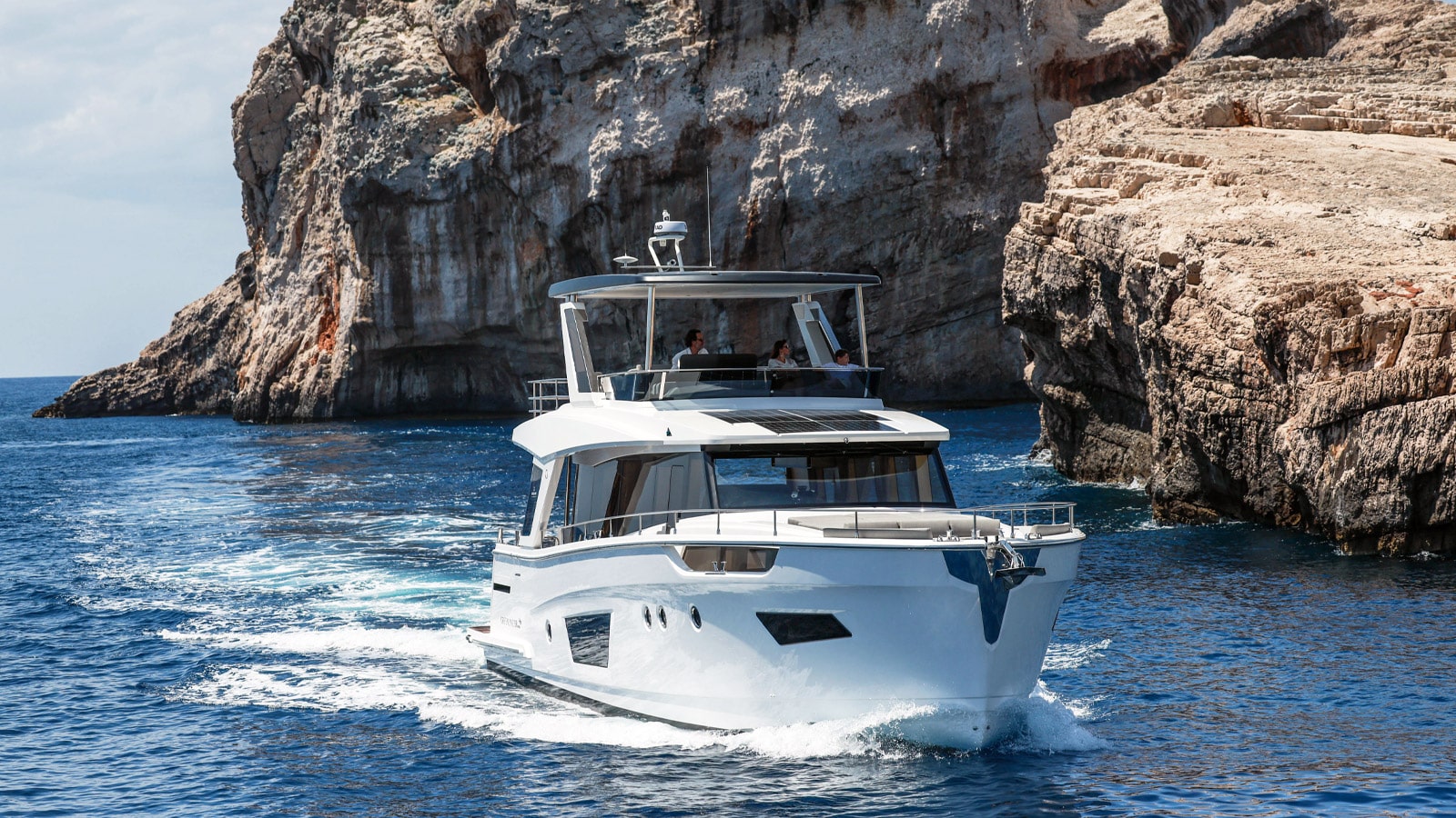 Greenline 58 Fly Hybrid, the new flagship to debut in Cannes