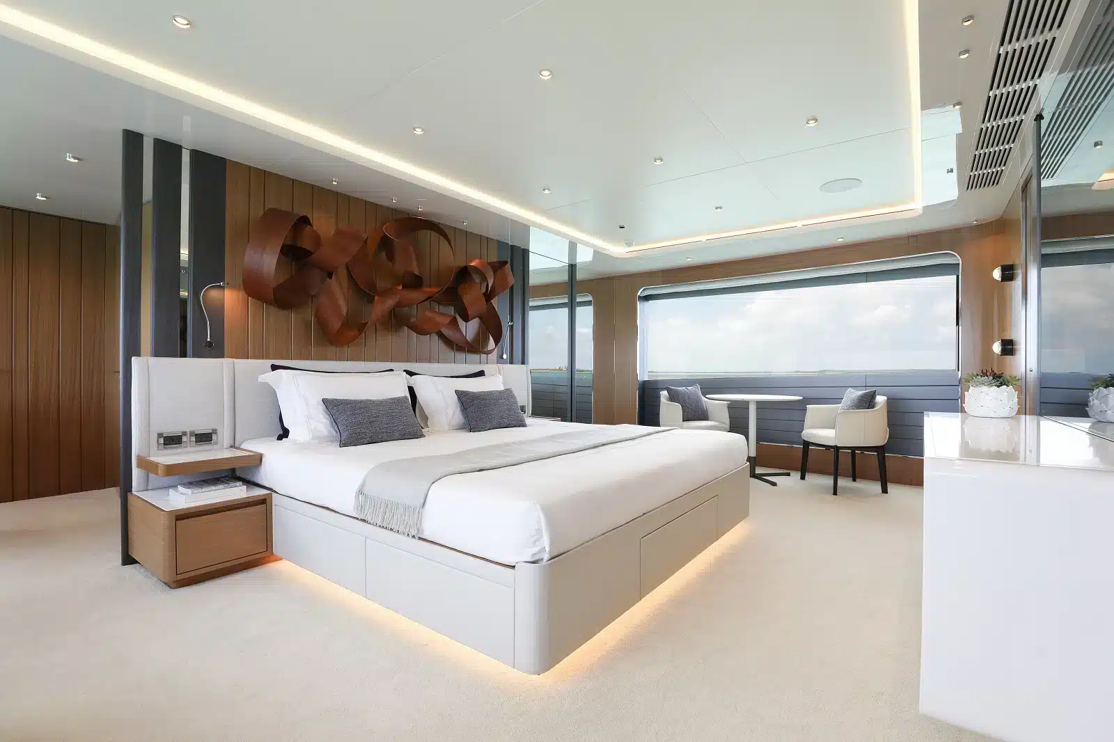 Ocean Alexander 35 Puro master cabin