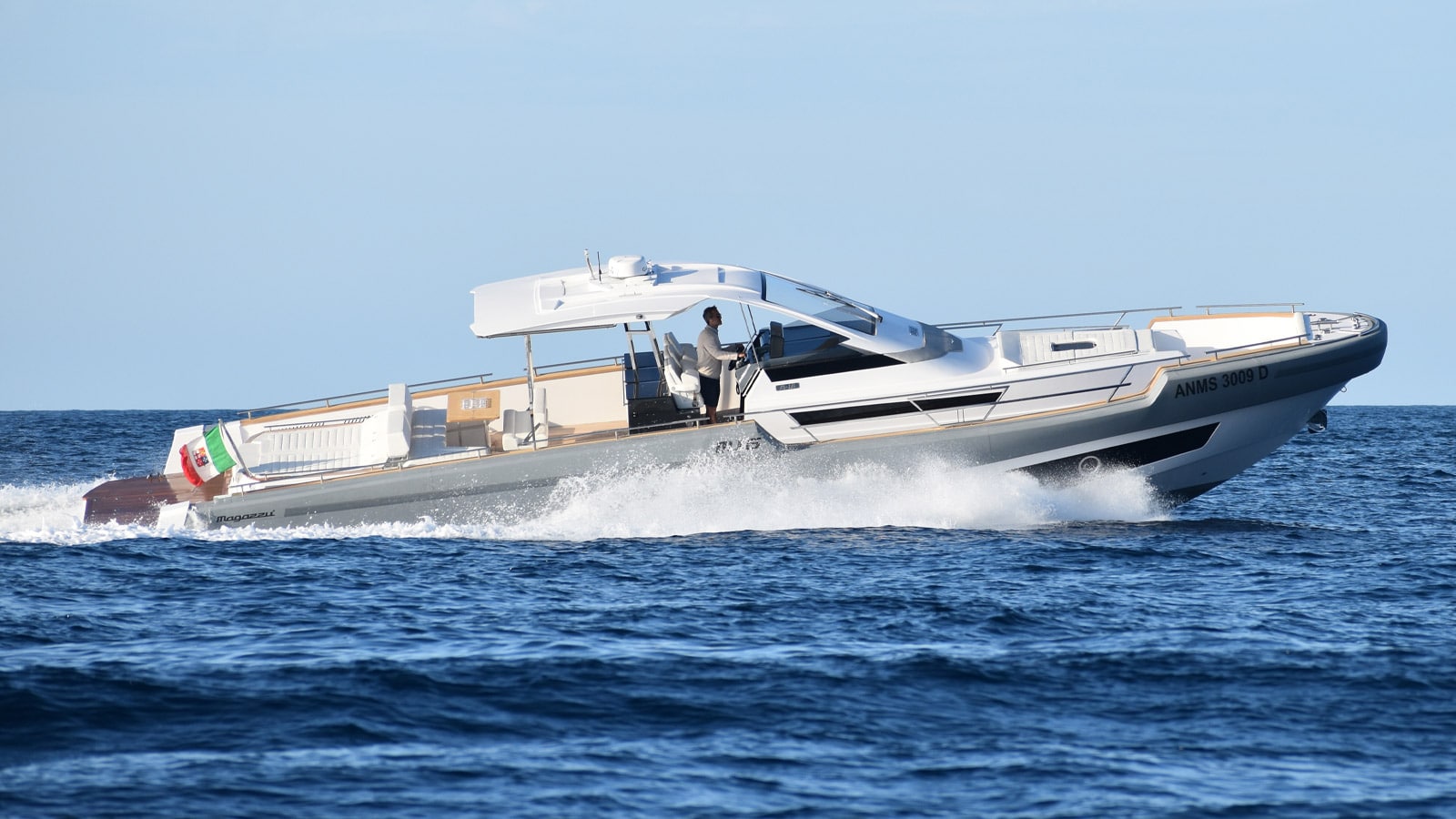 Estreia mundial da Cantieri Magazzù em Cannes: aqui está o novo maxi-rib de 55 pés