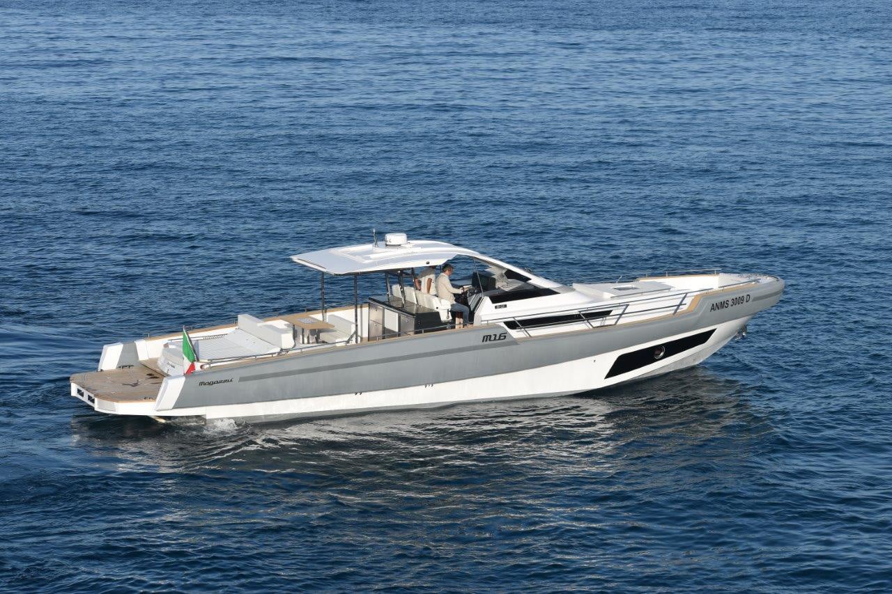 cantieri magazzù 55-foot walkaround