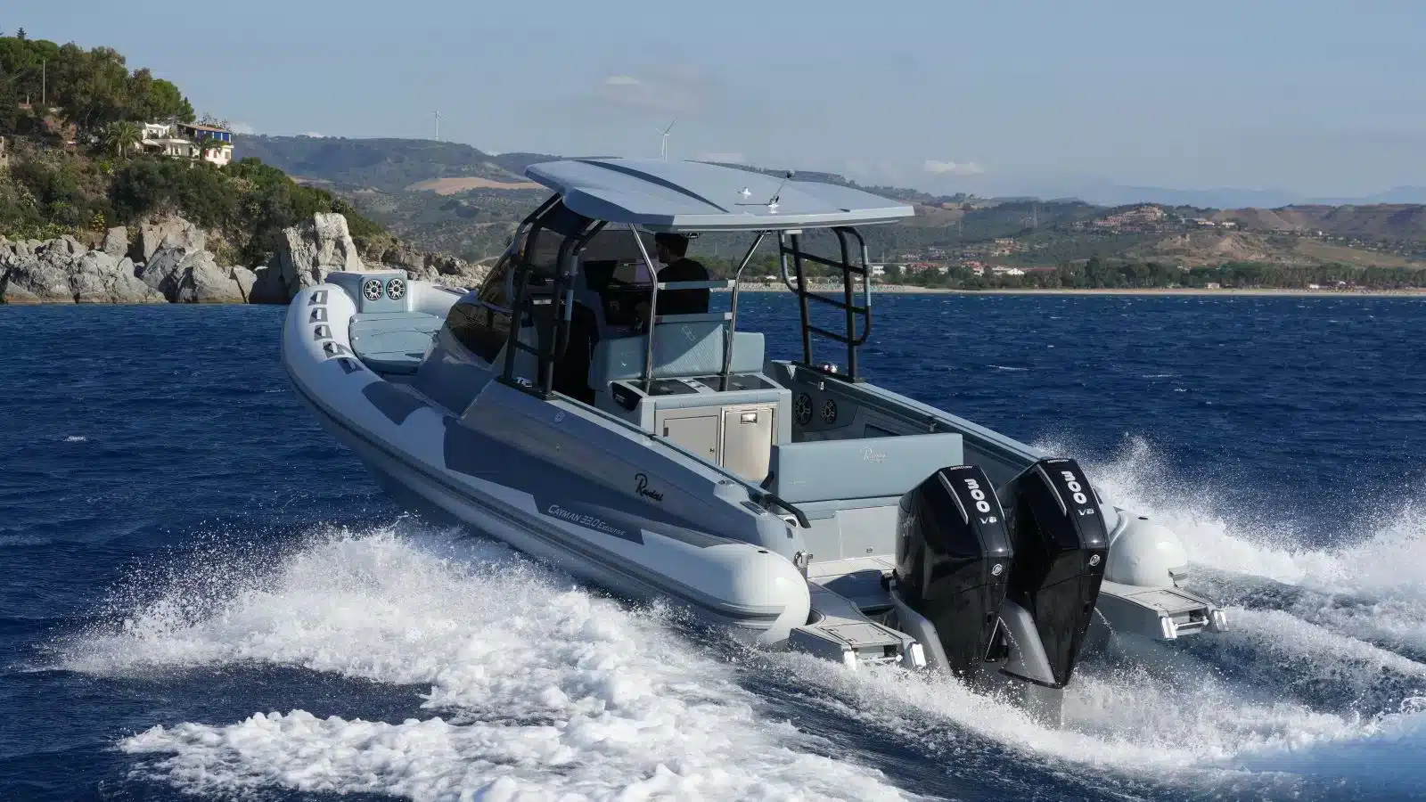 ranieri-cayman-33.0-executive Heckansicht