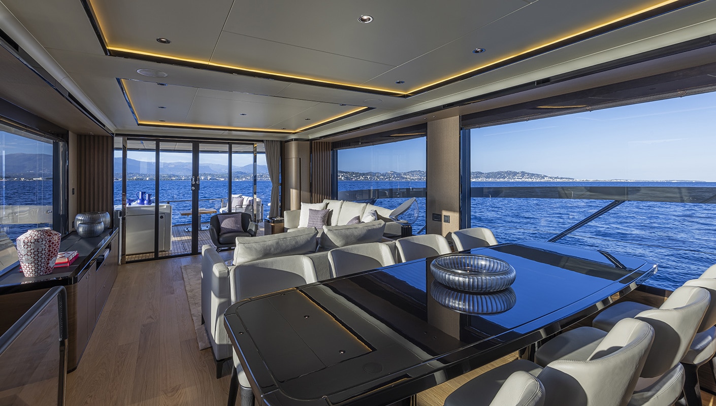 Navetta 75 main deck