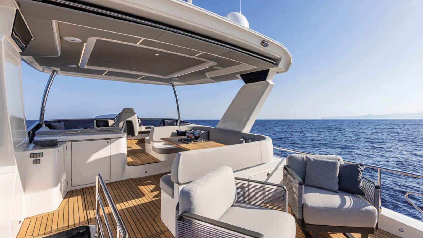 ABSOLUTE NAVETTA 53 exteriors