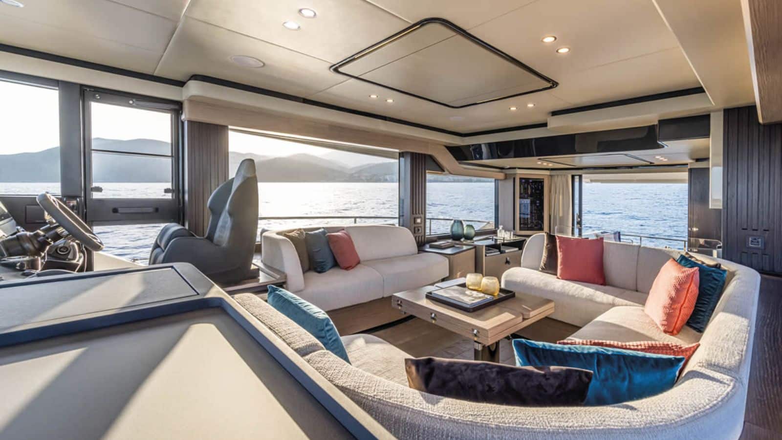 ABSOLUTE NAVETTA 53 interior