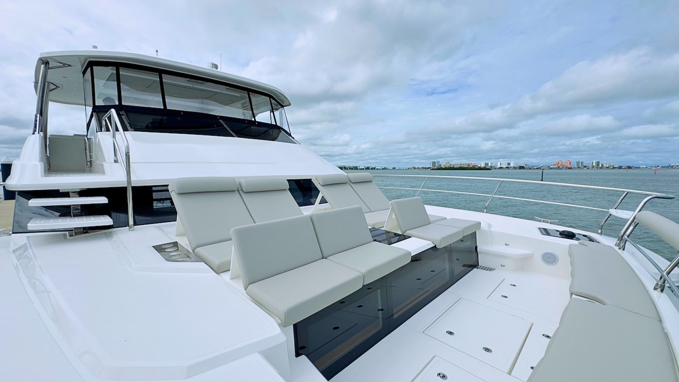 Aquila 50 Yacht bow