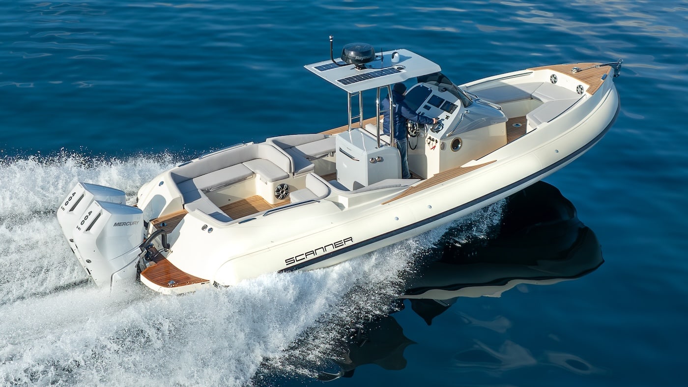 Scanner Envy 950 Tender: elegance at 60 knots