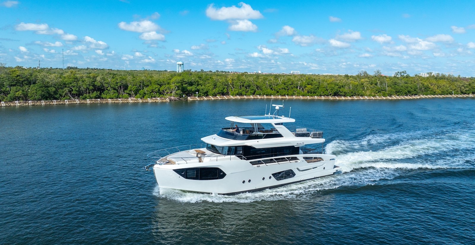 Navetta 70 Absolute Yachts läuft Navetta 70 Absolute Yachts läuft