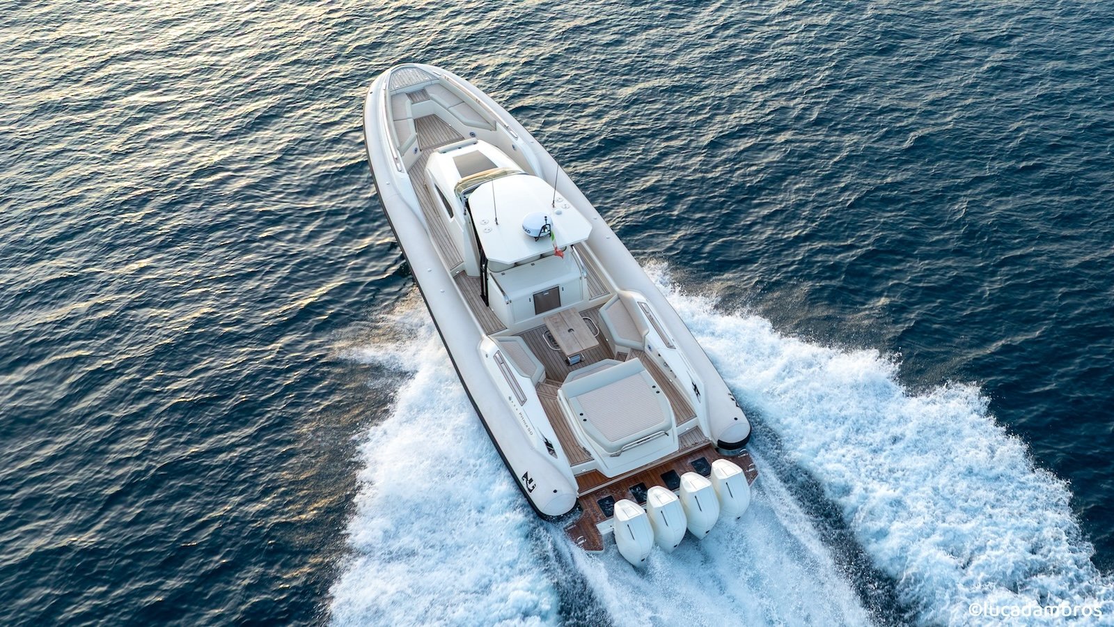 Prince 50 White Edition en navigation Prince 50 White Edition en navigation