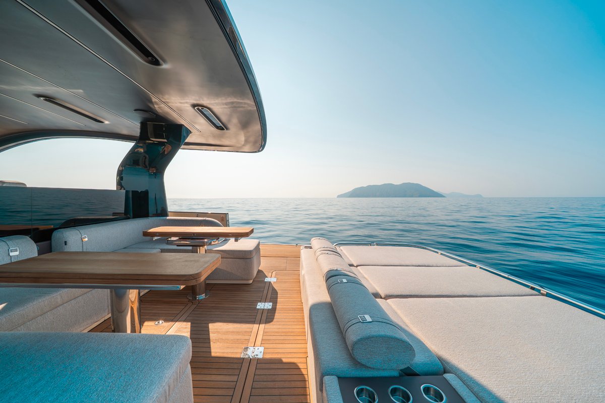 invictus yacht Seitendecks invictus yacht Seitendecks