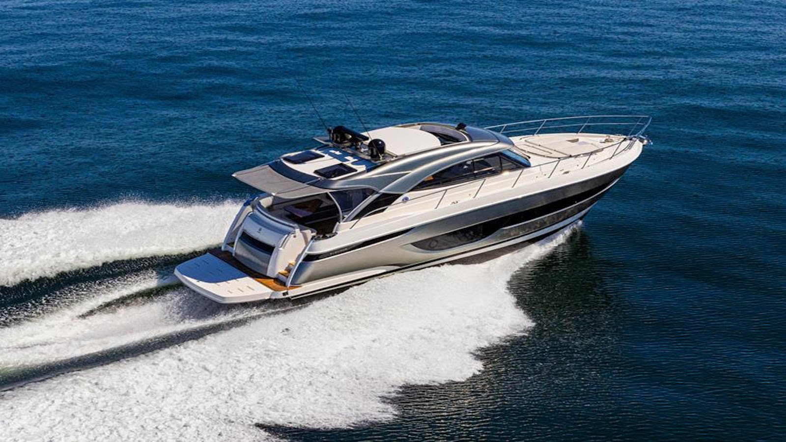 Yate deportivo 4600