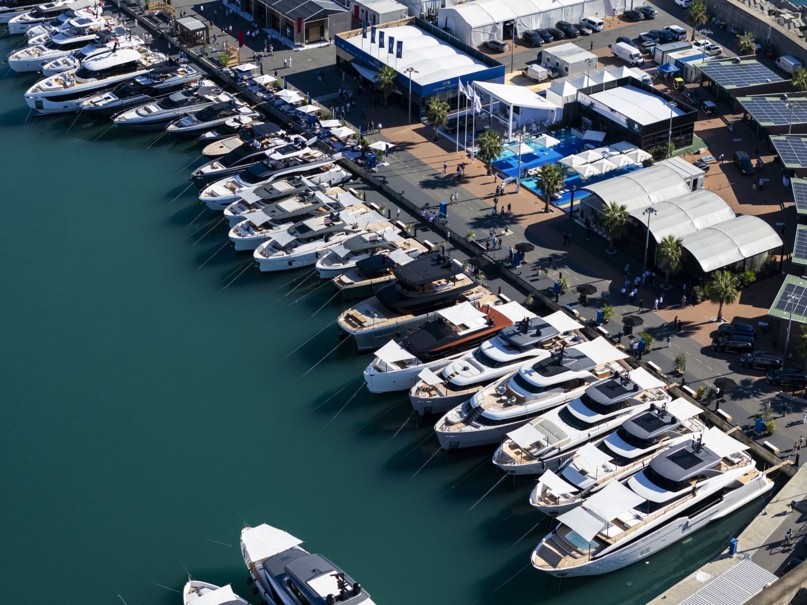 barcos em exposição - genoa international boat show