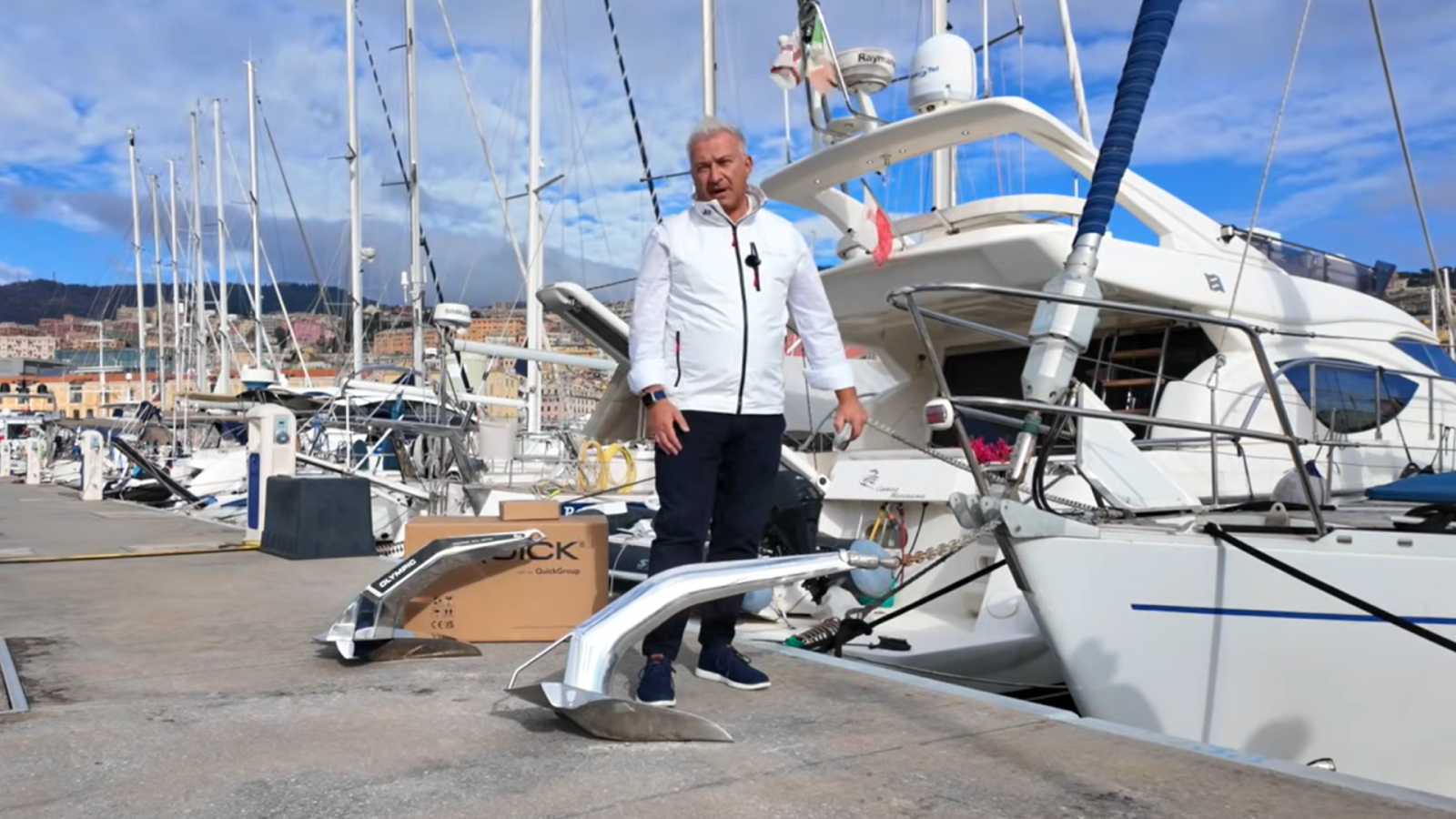 Den Anker auf den Steg absenken Den Anker auf den Steg absenken