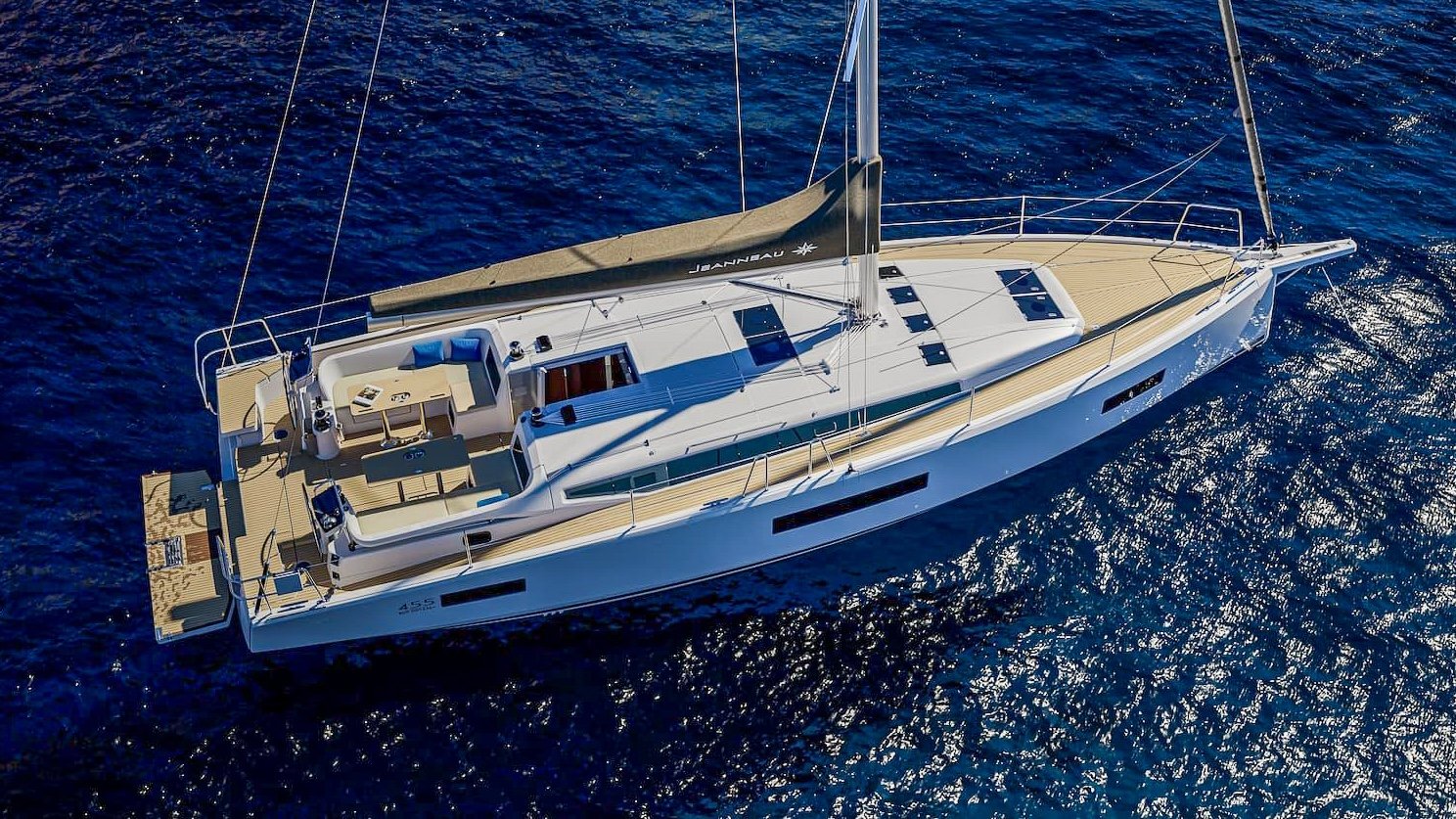 Jeanneau Sun Odyssey 455 Drohnenansicht Jeanneau Sun Odyssey 455 Drohnenansicht
