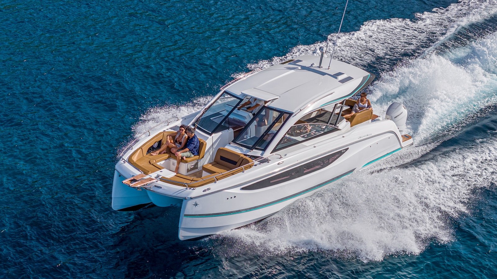 Jeanneau TH38 a toda velocidade Jeanneau TH38 a toda velocidade