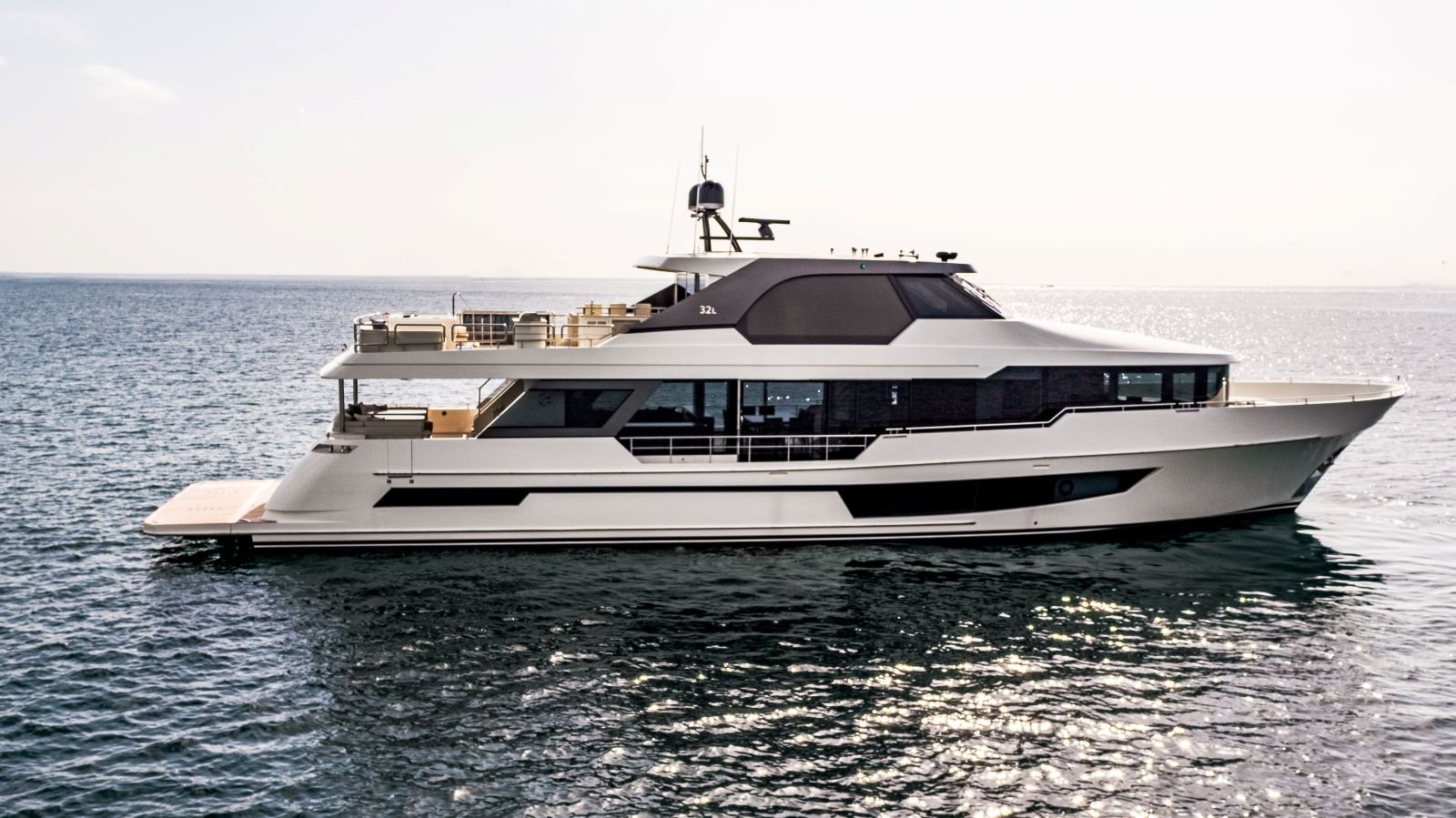 ocean alexander 32l vista lateral